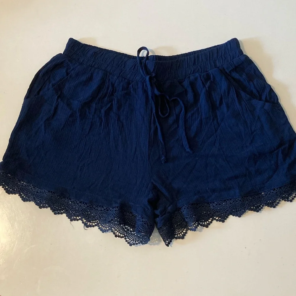 Kingston Grey Junior’s Solid Crochet Trim Shorts Navy Small - Picture 3 of 7